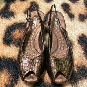 Walking Cradles Wedge
